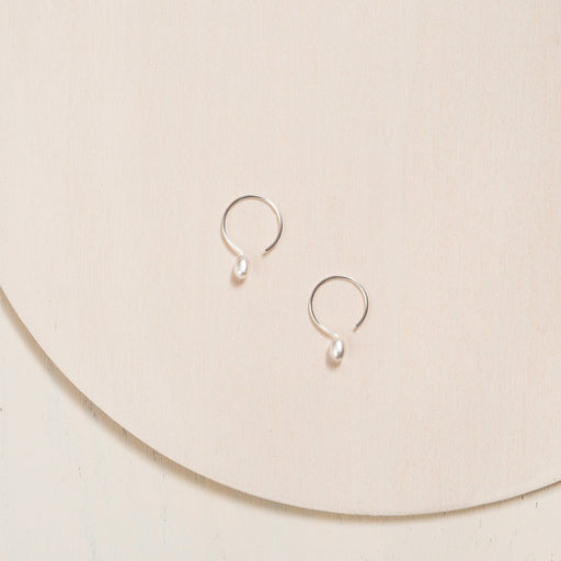 Basic Small Silver Hoop Earrings with Ivory Pearl - 13mm - Camillette