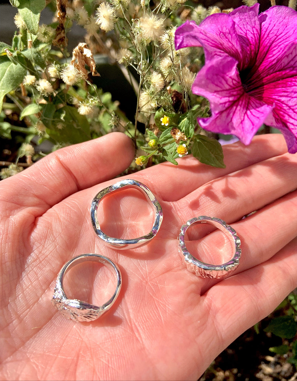 Photos de 3 bagues cire, finie, en silver sterling, fleur violette 