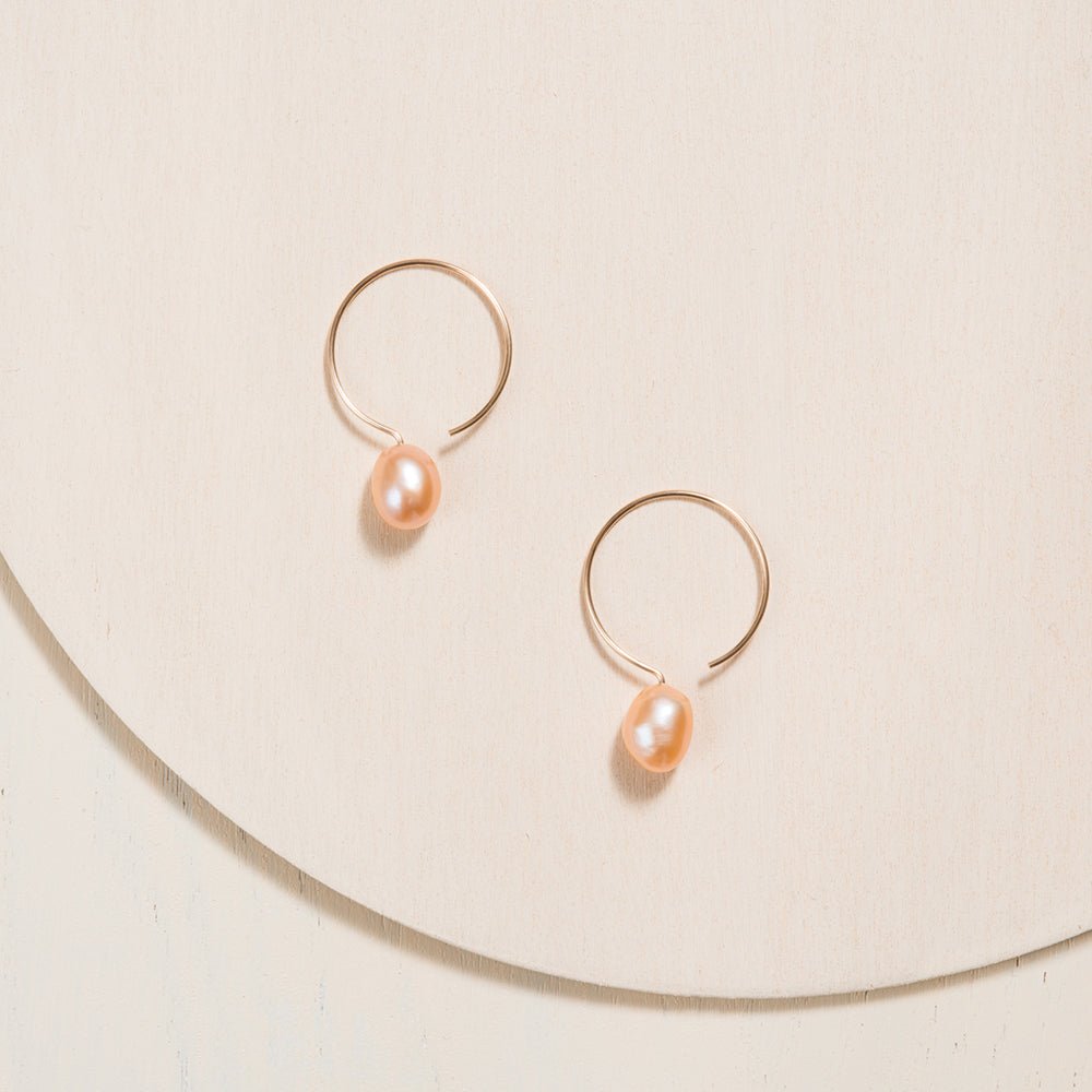 Basic Gold Filled Hoop Earrings - Peach Pearl - 24mm - Camillette