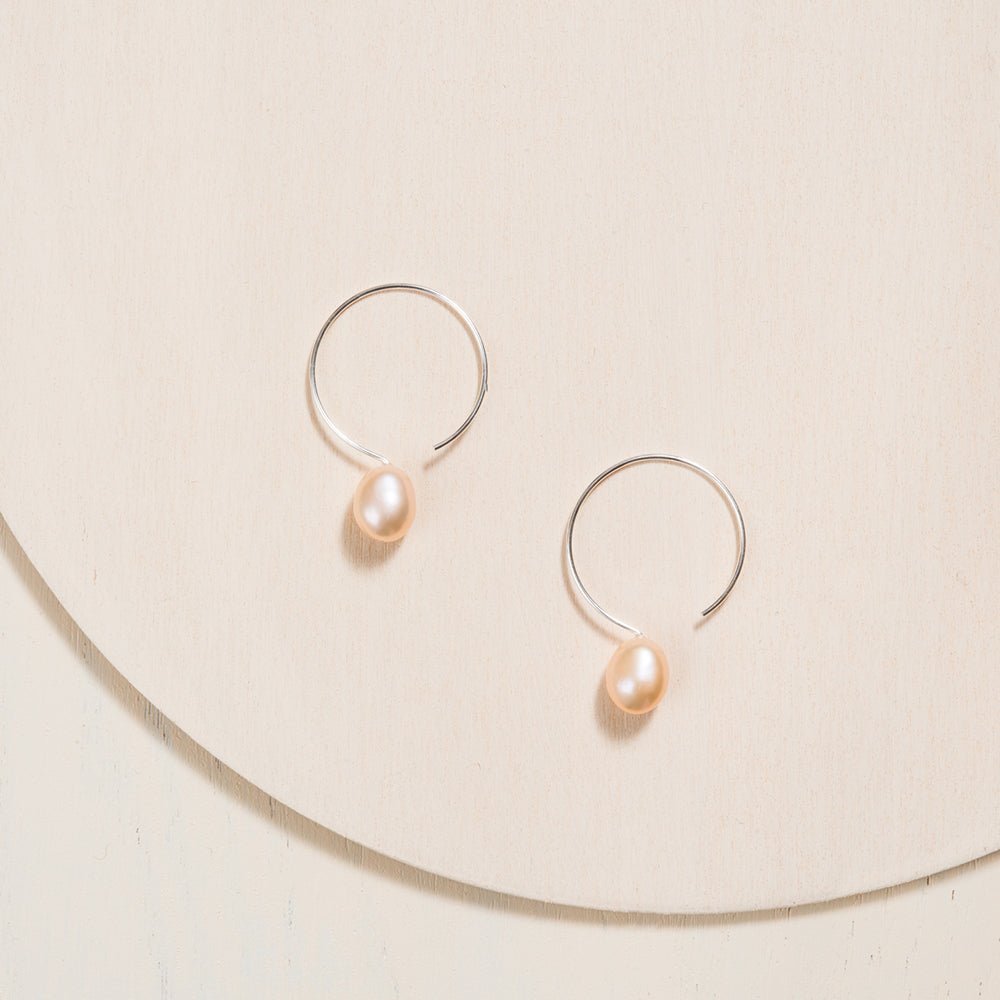 Basic Silver Hoop Earrings - Peach Pearl - 24mm - Camillette