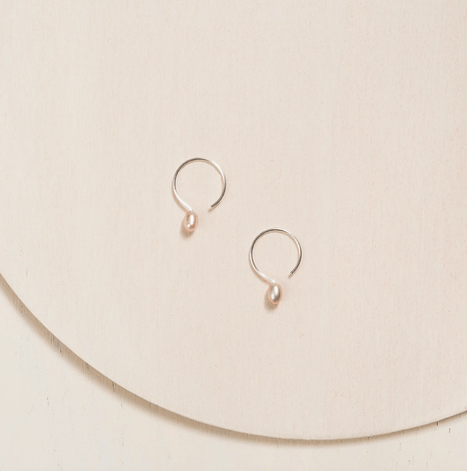 Basic Small Silver Hoop Earrings with Pink Pearl - 13mm - Camillette